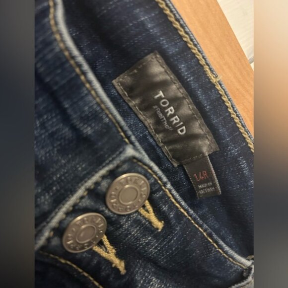 Torrid Bombshell Straight Jeans 14 R - Picture 3 of 6